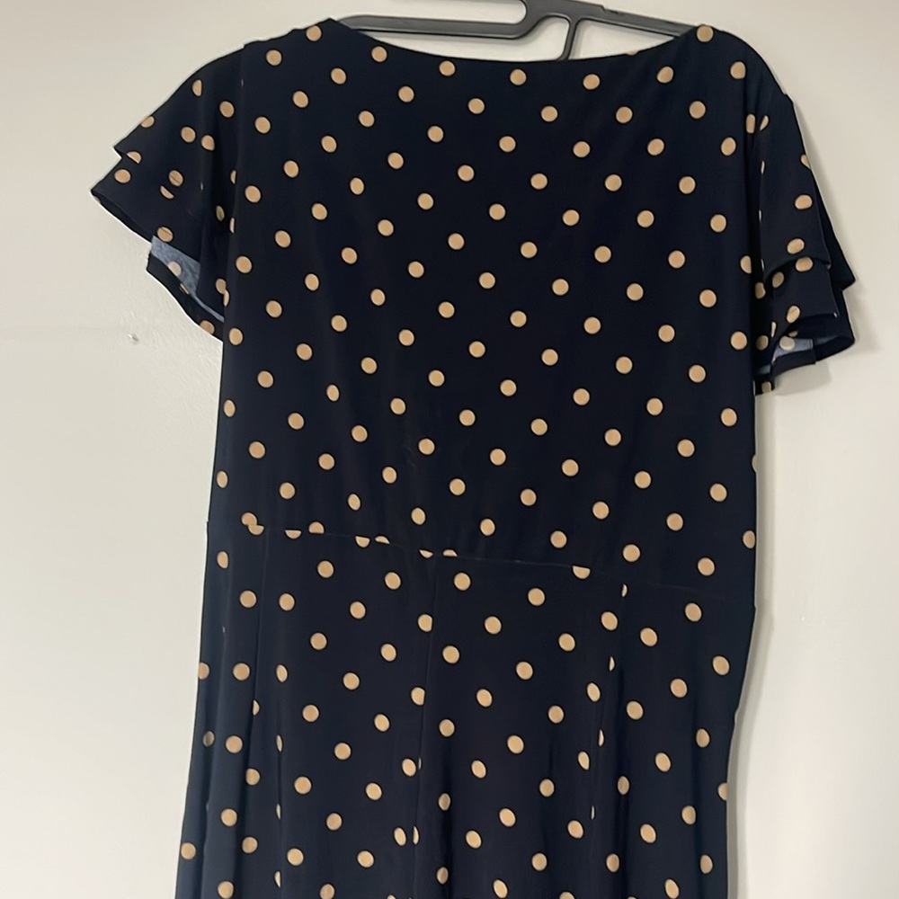 EUC V neck body con style dress - Picture 5 of 5